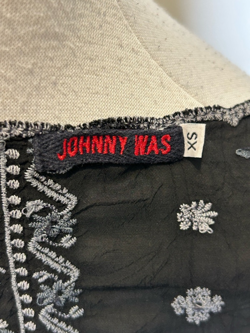Johnny Was Black Floral Embroidered V-Neck Tunic Rayon Size XS - Picture 8 of 9